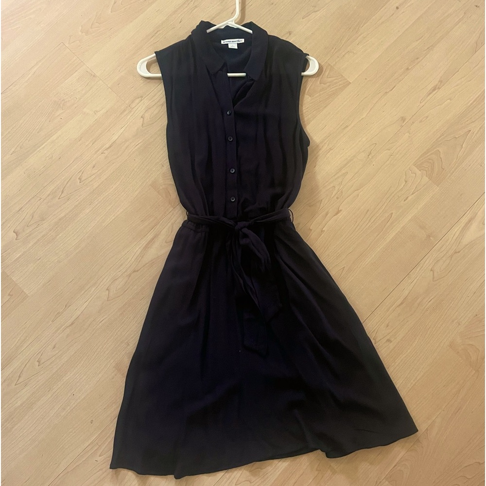 Sleeveless shirt dress.